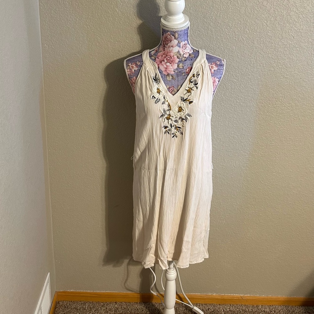 Market & Spruce Cream‎ Sleeveless Dress